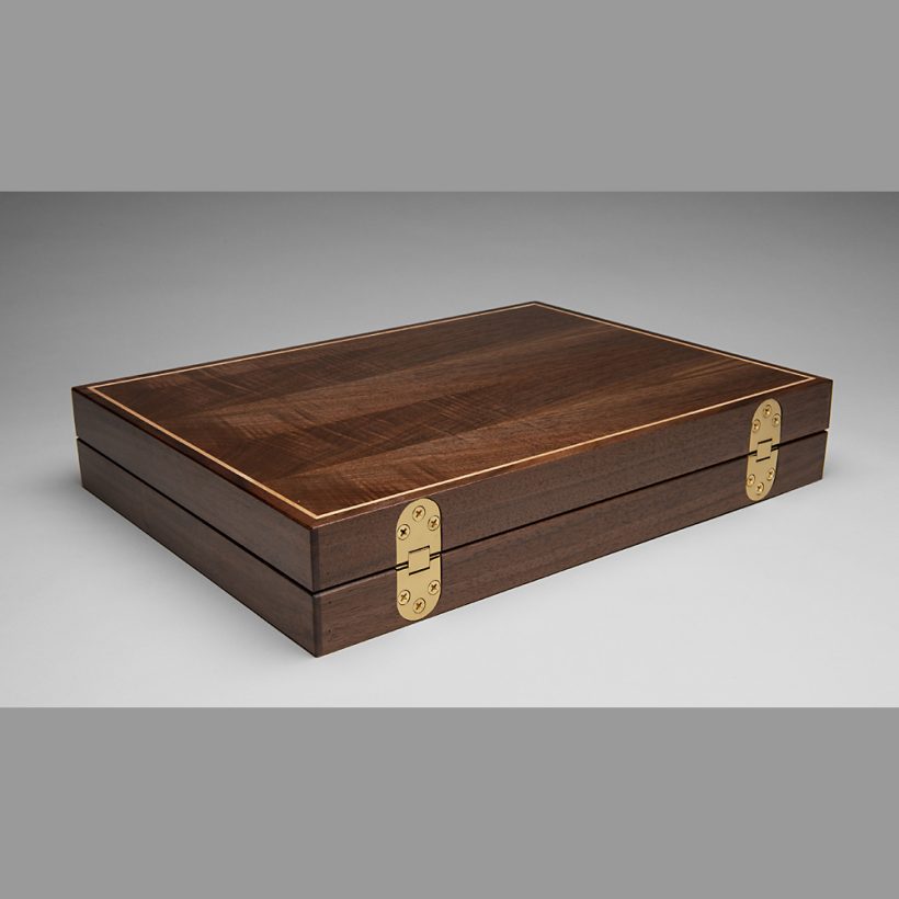 Backgammon closed, hinges Backgammon closed, hinges